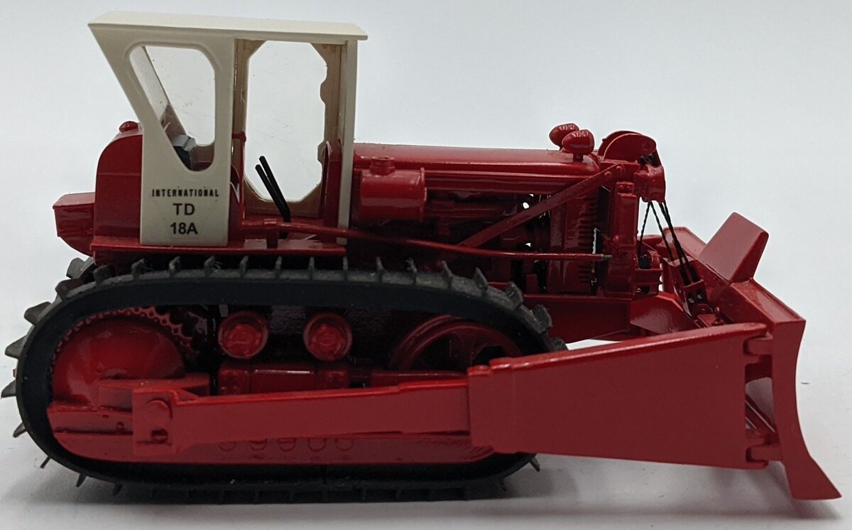 ATM N56 1:25  International TD 18 Crawler Dozer Red W/White Cab NIB