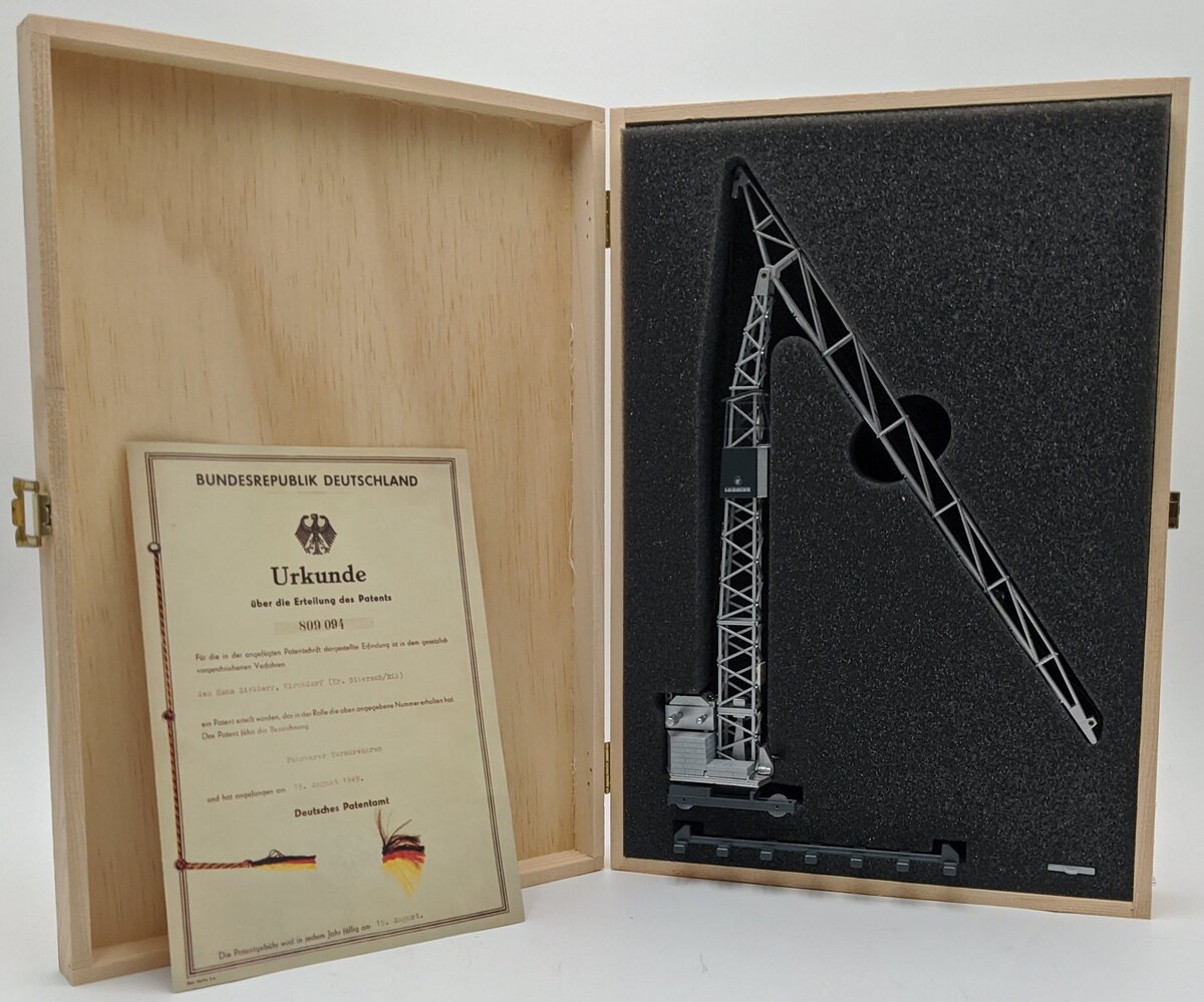 Conrad 1041 1:50 Silver Liehberr TK8 Rail Service Tower Crane NIB