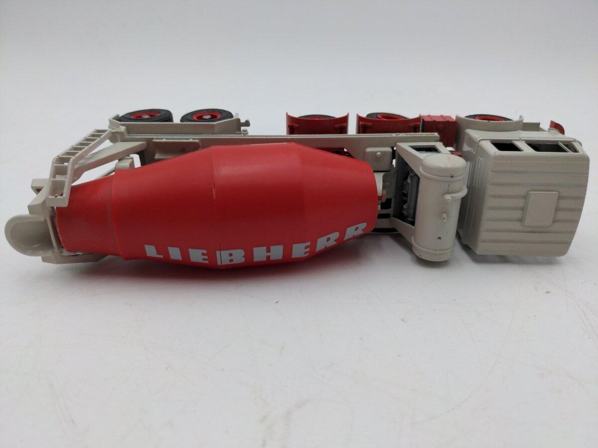 Gescha 1001 1:50 Scale Diecast Liebherr Cement Mixer - Red & White VG