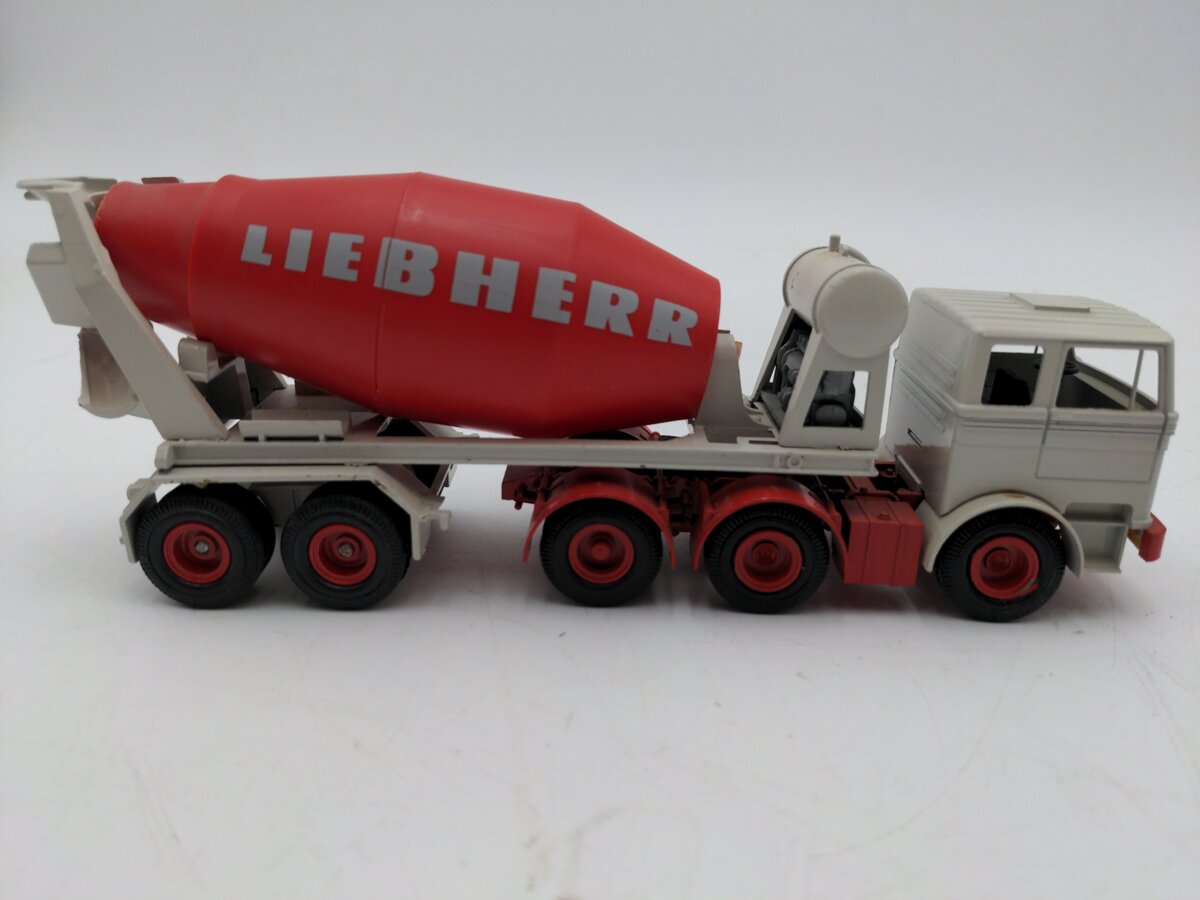 Gescha 1001 1:50 Scale Diecast Liebherr Cement Mixer - Red & White VG