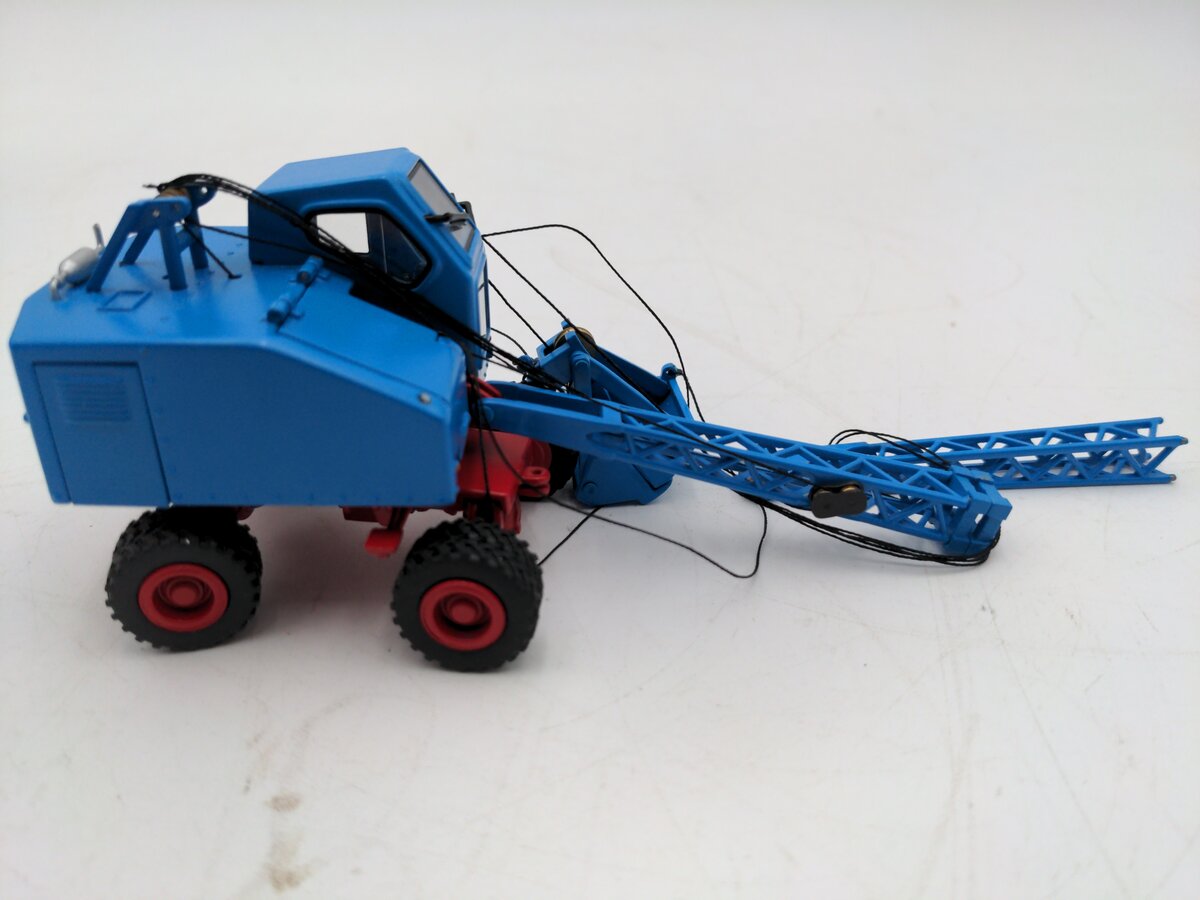 NZG 520 1:50 Scale Diecast Fuchs F301 Excavator  - Blue EX/Box