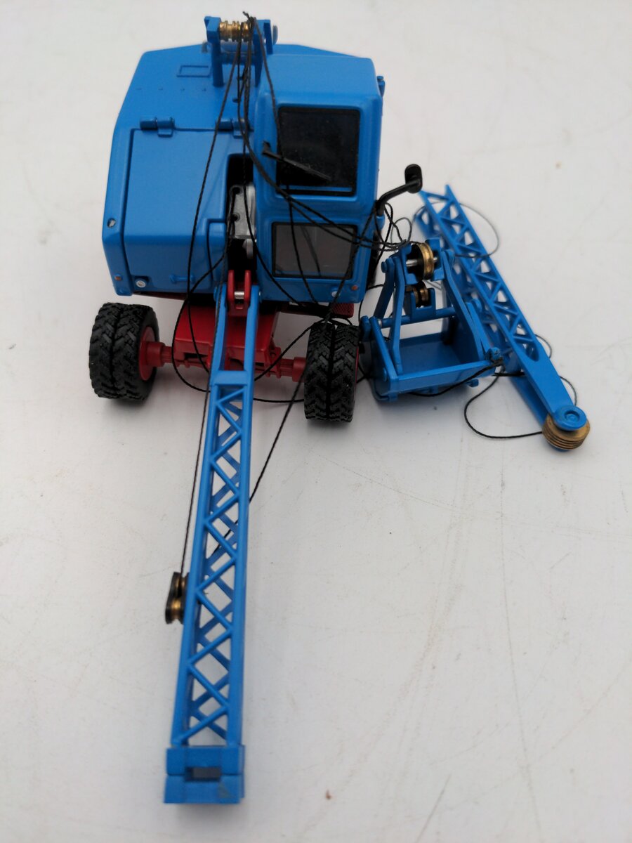 NZG 520 1:50 Scale Diecast Fuchs F301 Excavator  - Blue EX/Box