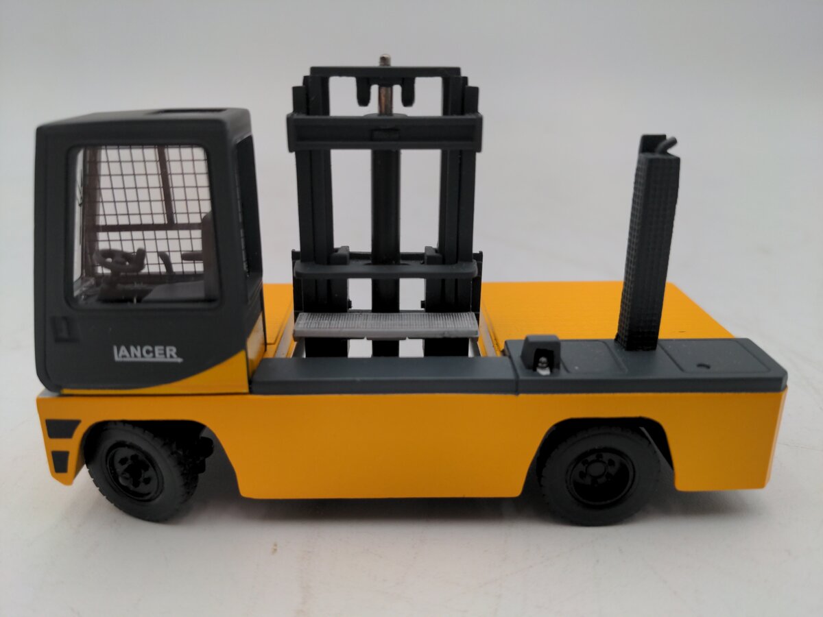 NZG 529 1:50  Scale Diecast Lancer Side Loading Forklift LN