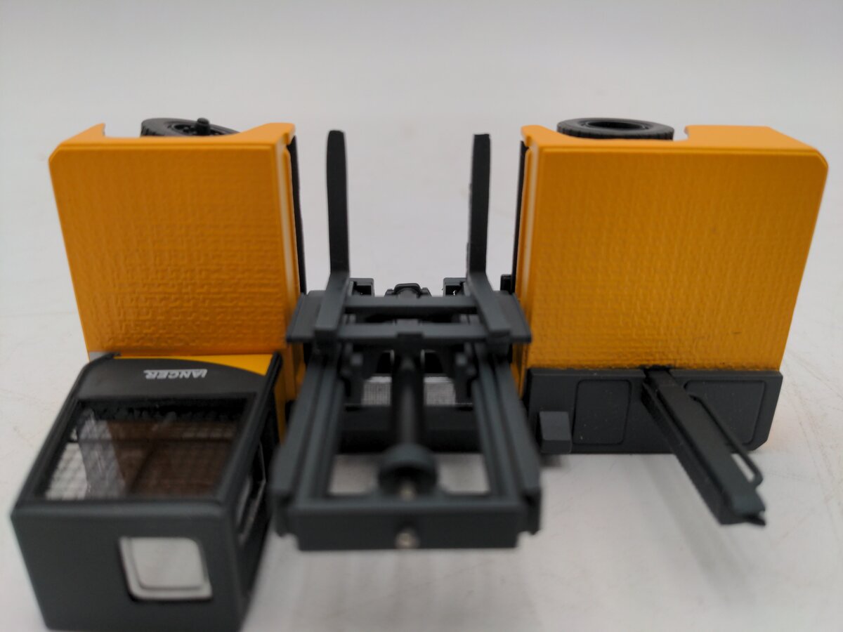 NZG 529 1:50  Scale Diecast Lancer Side Loading Forklift LN