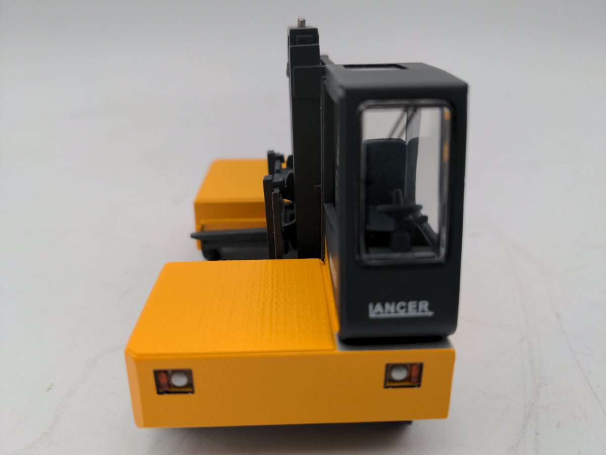 NZG 529 1:50  Scale Diecast Lancer Side Loading Forklift LN