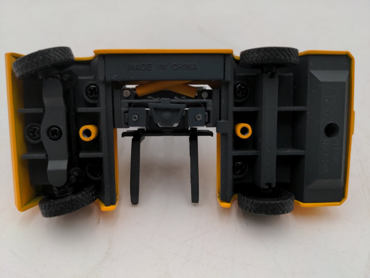 NZG 529 1:50  Scale Diecast Lancer Side Loading Forklift LN