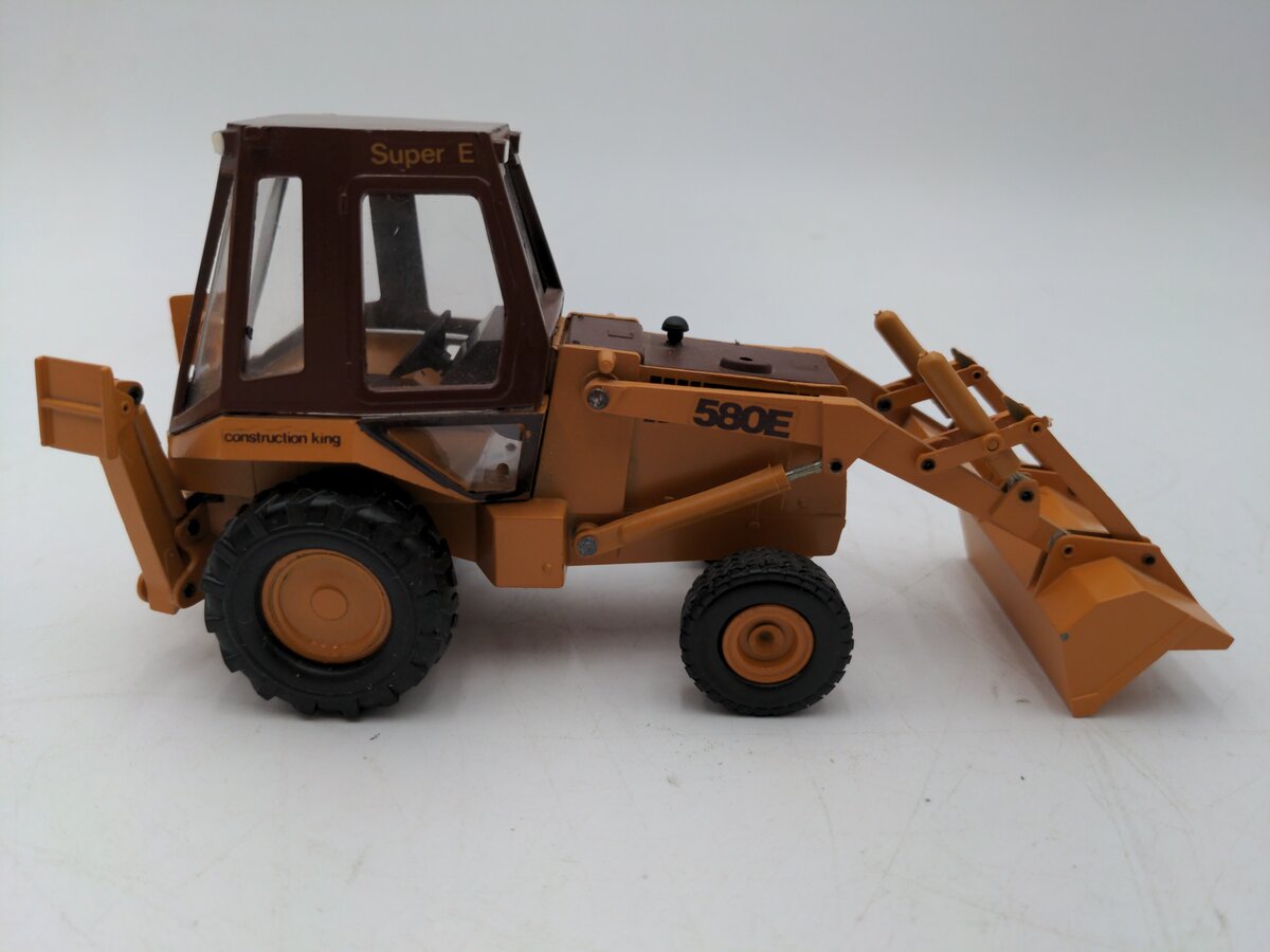 Conrad 2933 1:35 Scale Diecast Case 580E Backhoe Loader VG/Box