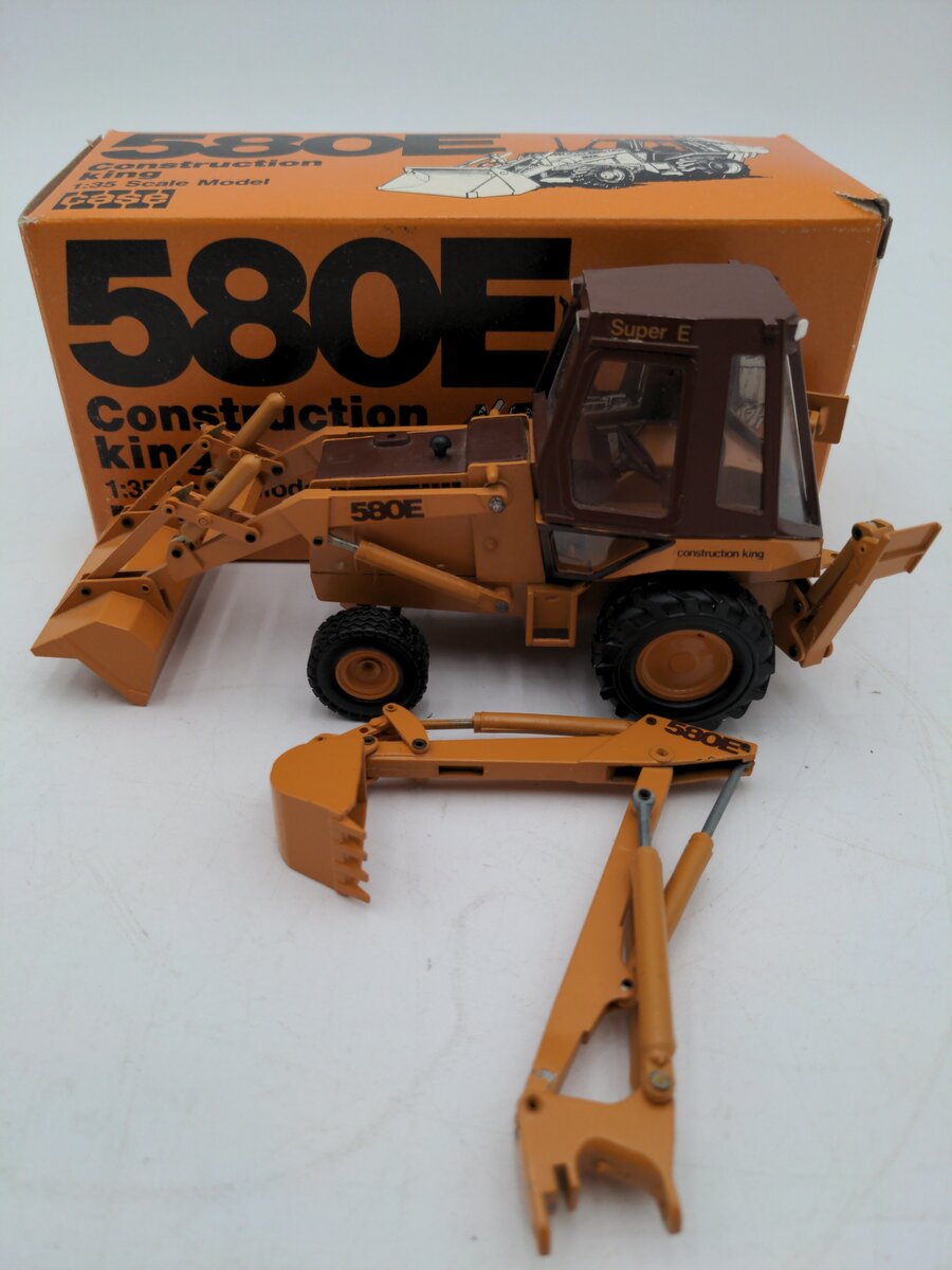 Conrad 2933 1:35 Scale Diecast Case 580E Backhoe Loader VG/Box