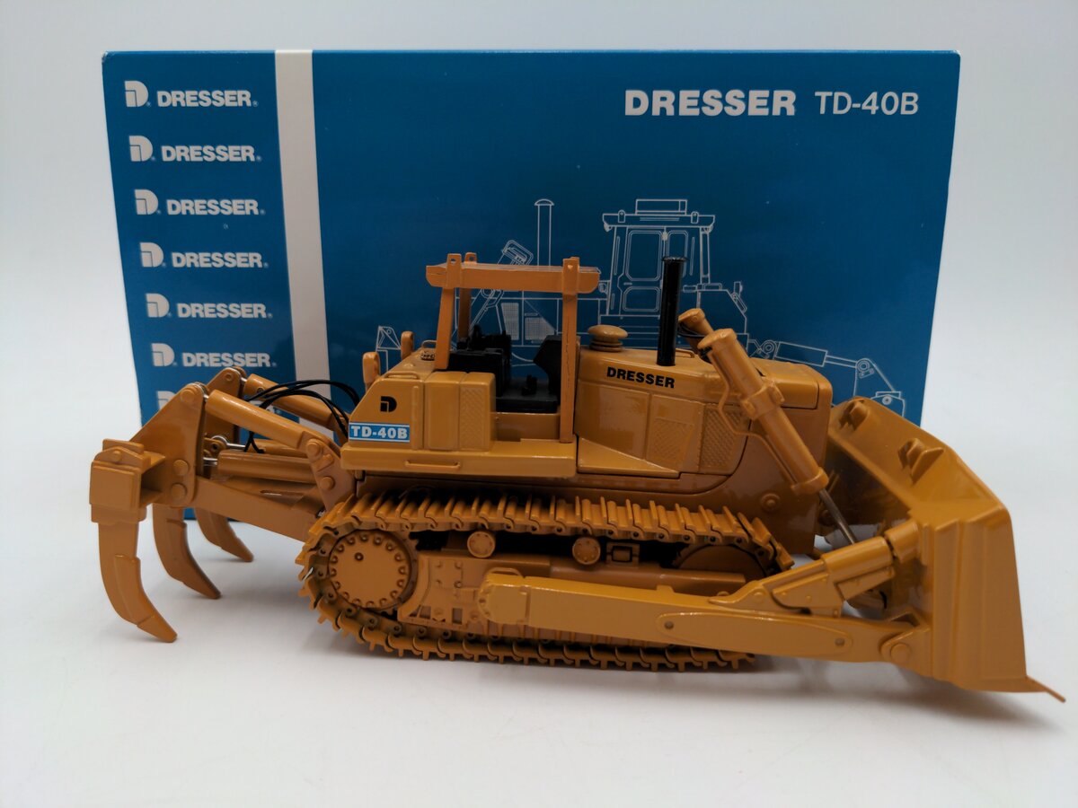 CCM 1:48 Scale Diecast Dresser TD-40B Dozer with Ripper and Cab VG/Box