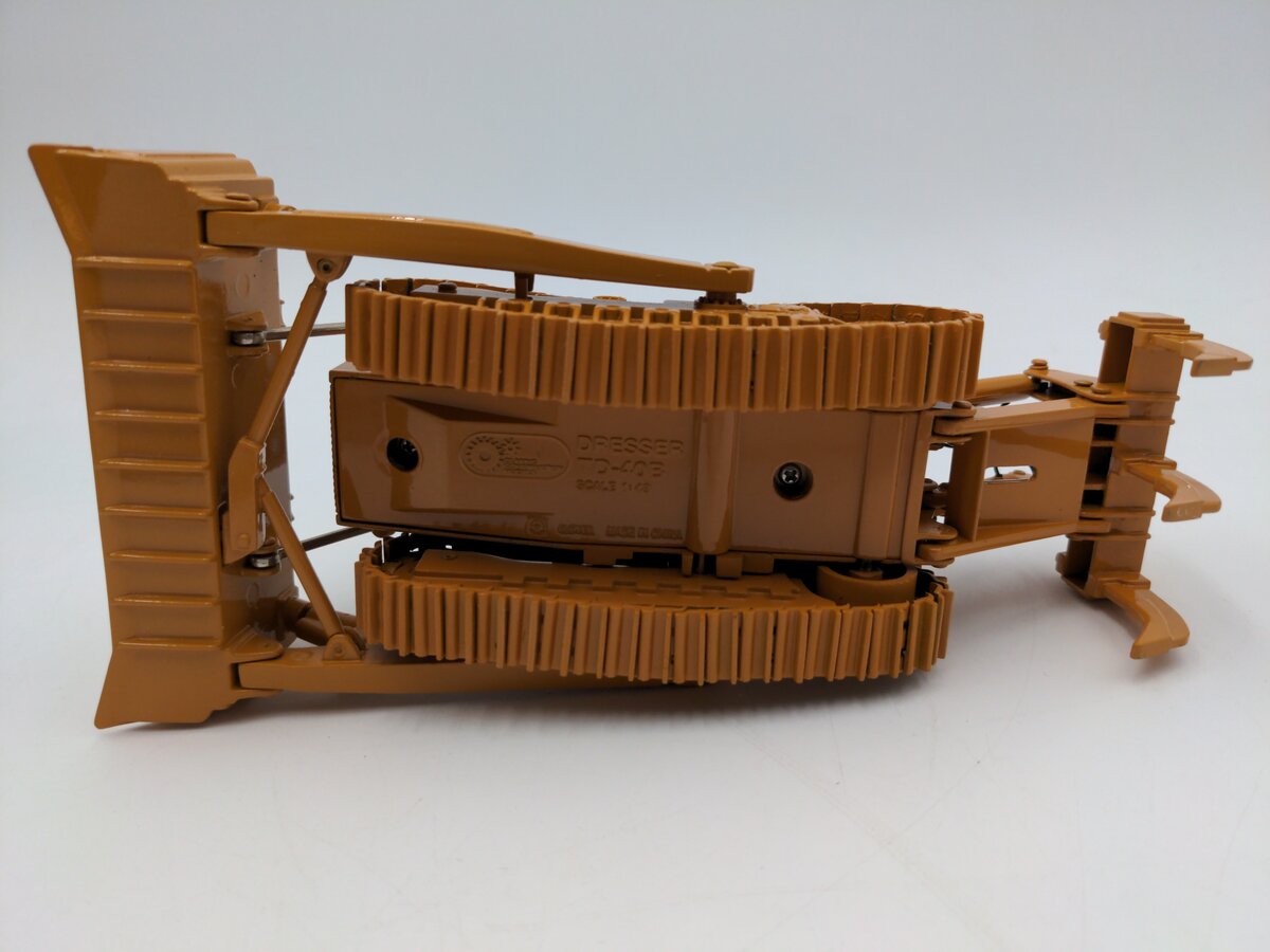 CCM 1:48 Scale Diecast Dresser TD-40B Dozer with Ripper and Cab VG/Box