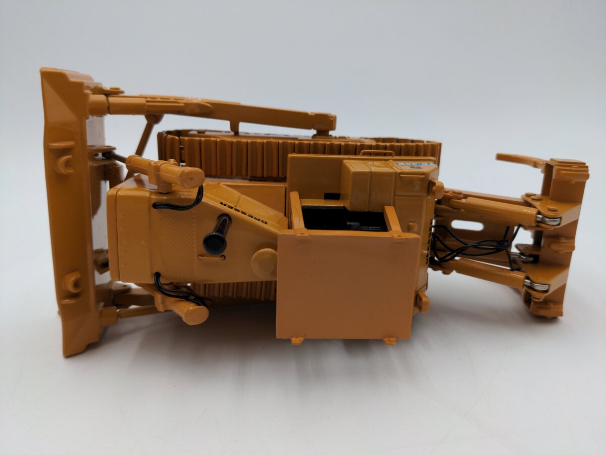 CCM 1:48 Scale Diecast Dresser TD-40B Dozer with Ripper and Cab VG/Box