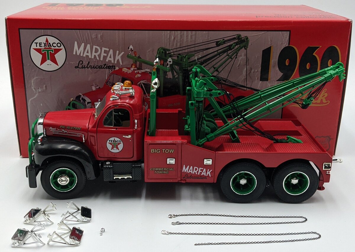 First Gear 40-0004 1:25 Mack 1960 B-61 Tow Truck Texaco NIB