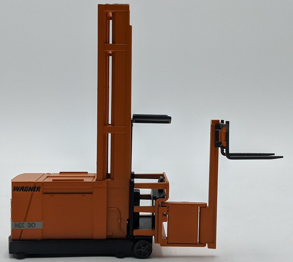 NZG 328 1:35  Wagner MX30 High Rise Forklift NIB