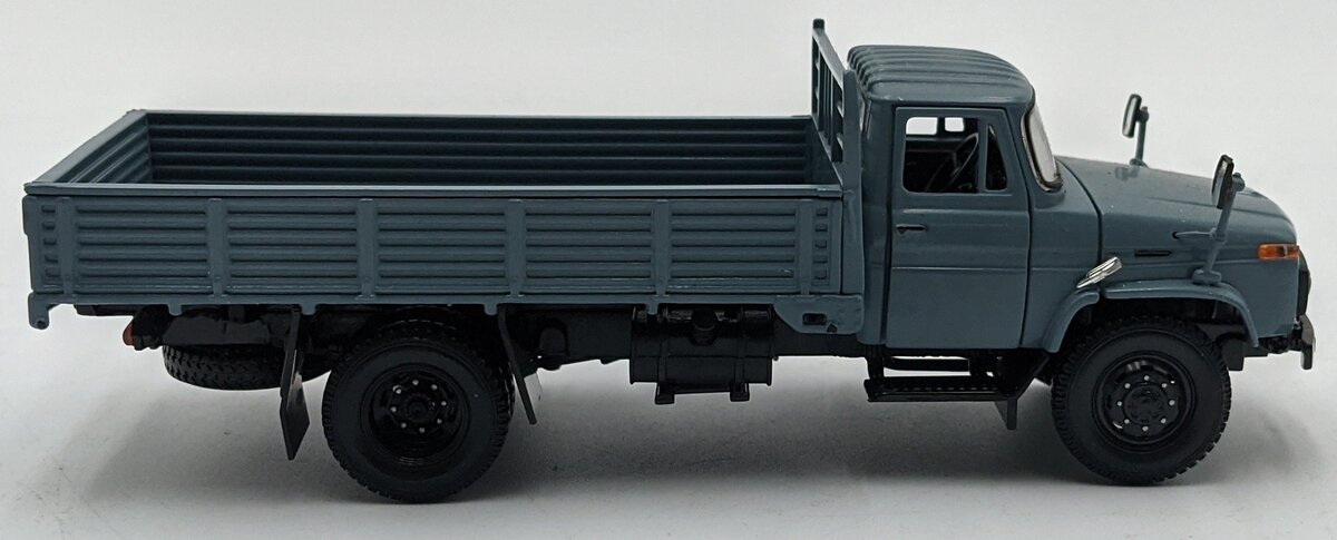 CMC VINLR1552 1:43  First Automobile Works 1987 Military Truck Grey NIB