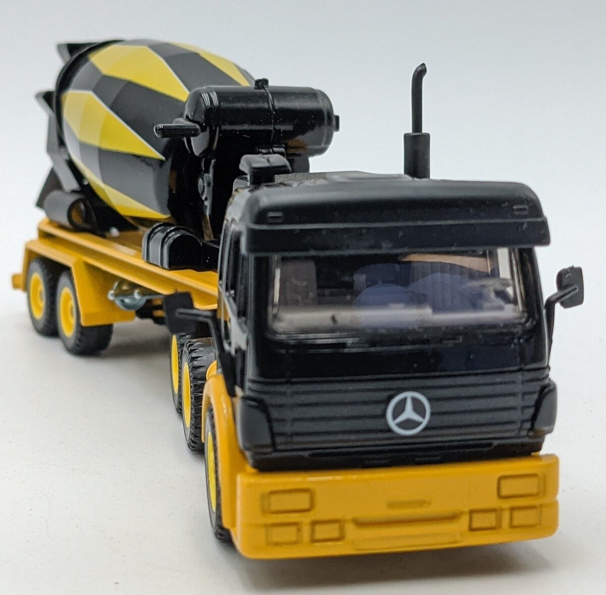 Conrad 4150 1:50 Diecast Mercedes AM 10FH Cement Mixer Black/Yellow NIB