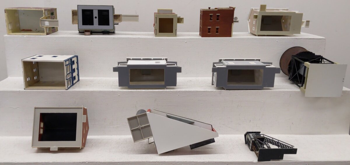 Kibri & Other Assorted HO Scale Buildings [12] EX