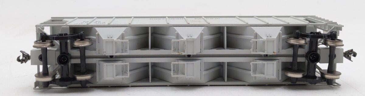 Walthers 932-27964 HO Scale Northern Pacific PS-2 Covered Hopper #75353 EX