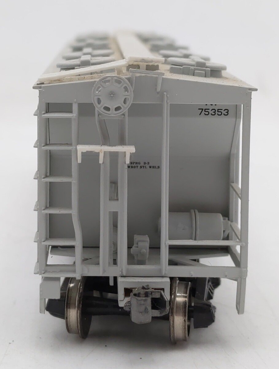 Walthers 932-27964 HO Scale Northern Pacific PS-2 Covered Hopper #75353 EX