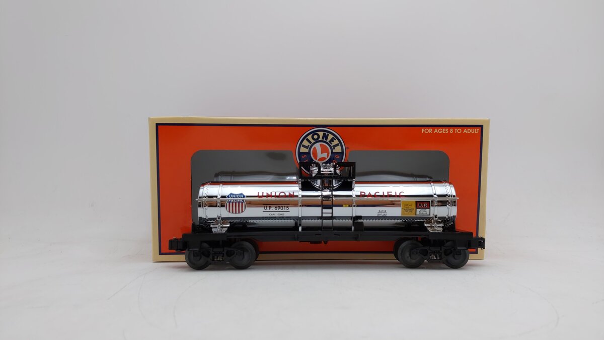 Lionel 6-26132 O Gauge Union Pacific Single Dome Chrome Tank Car #69015 EX/Box