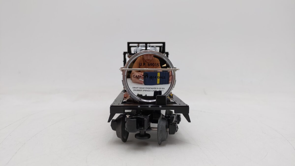 Lionel 6-26132 O Gauge Union Pacific Single Dome Chrome Tank Car #69015 EX/Box