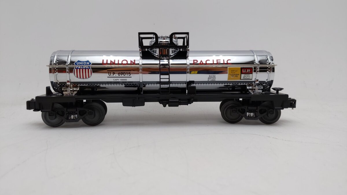 Lionel 6-26132 O Gauge Union Pacific Single Dome Chrome Tank Car #69015 EX/Box