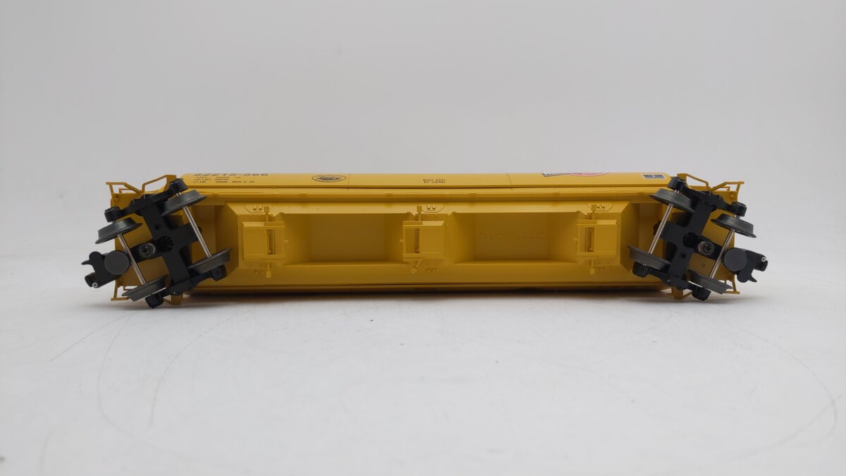 Lionel 6-52215-566 O Gauge Chicago & North Western Cylindrical Yellow Hopper LN/Box