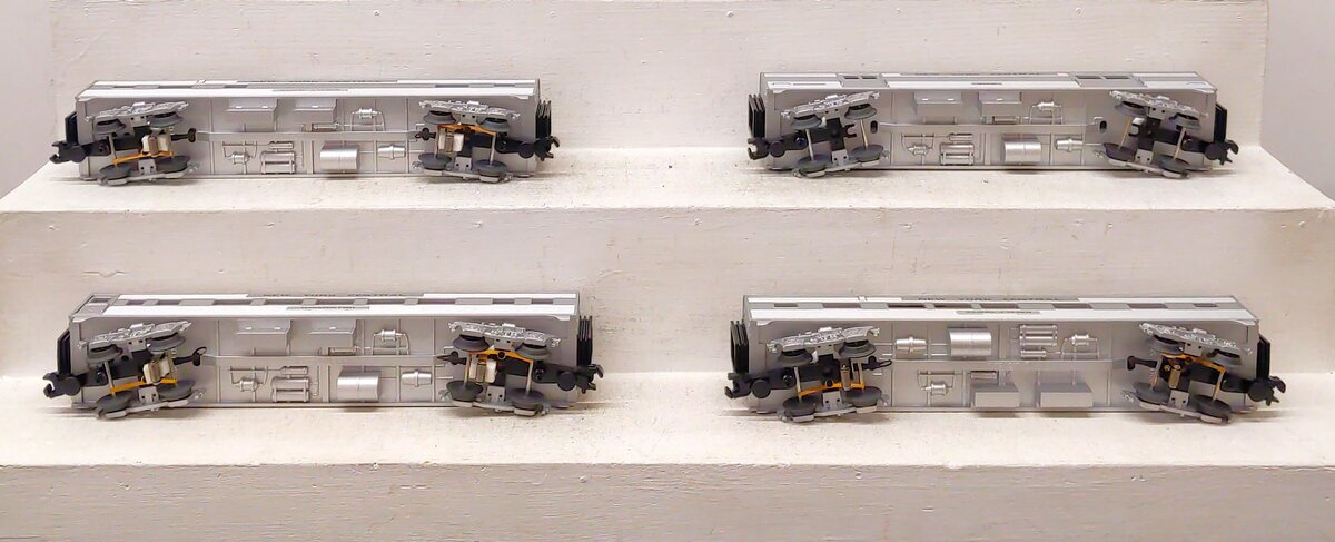 Lionel 6-15180 O Gauge New York Central Streamliner 4-Car Passenger Set LN/Box