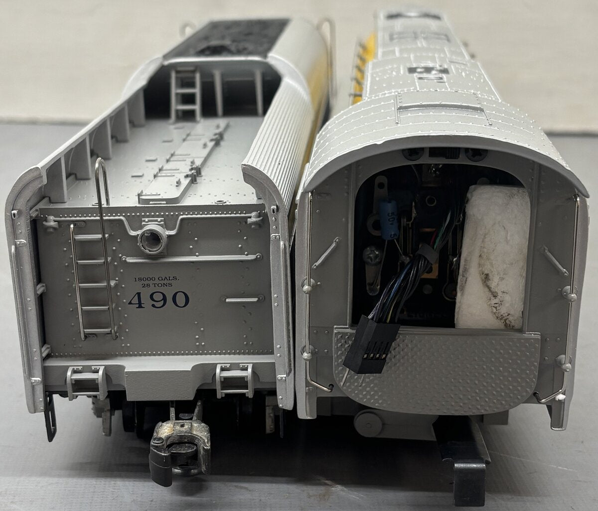 Lionel 6-18043 O Chesapeake & Ohio Streamlined Hudson & Tender #490 with RSII EX/Box