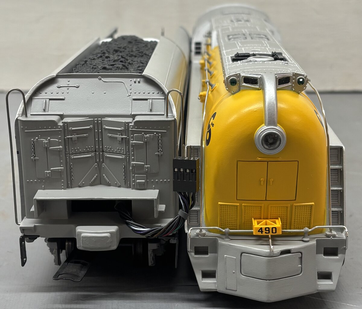 Lionel 6-18043 O Chesapeake & Ohio Streamlined Hudson & Tender #490 with RSII EX/Box