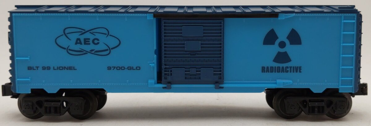 Lionel 6-26230 O Gauge AEC Blue Radioactive Glow in the Dark Boxcar EX/Box