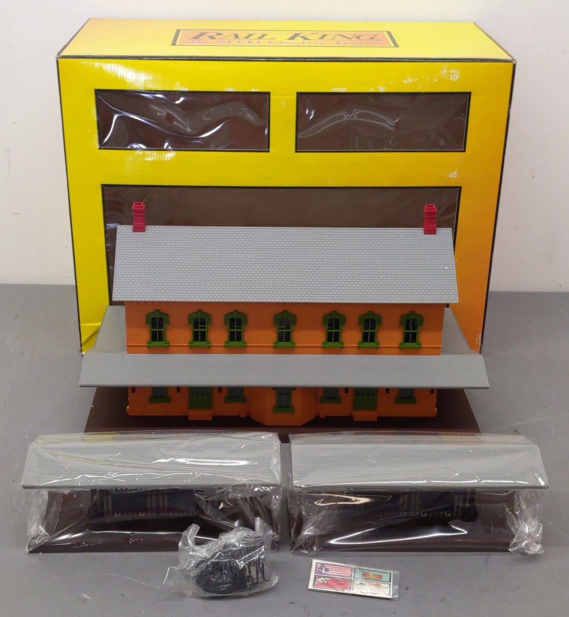 MTH 30-9005 O Gauge Passenger Station with 2 Platforms LN/Box