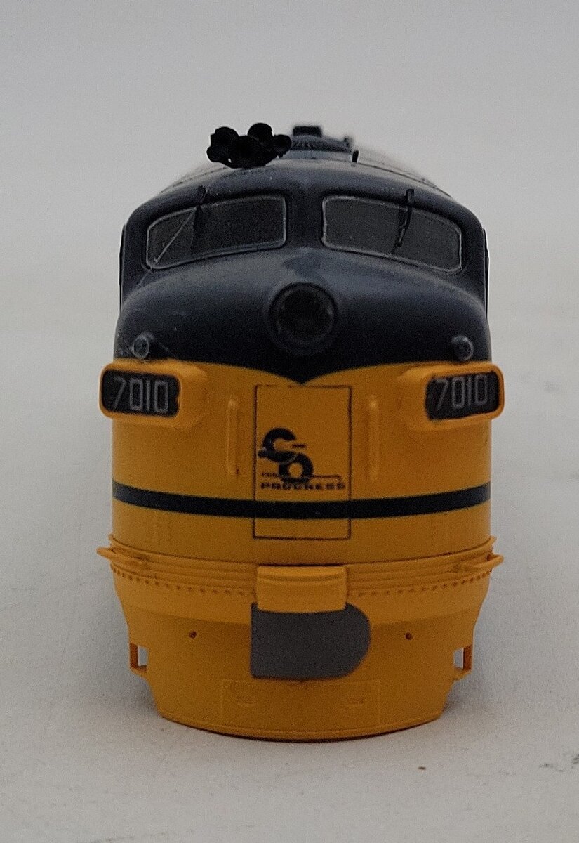 InterMountain 49019WD-01 HO Scale C&O F7A Phase I Diesel Locomotive #7010 VG/Box