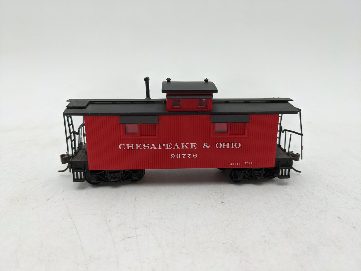 Walthers 932-7521 HO Scale C&O Wood Caboose #90776 EX/Box