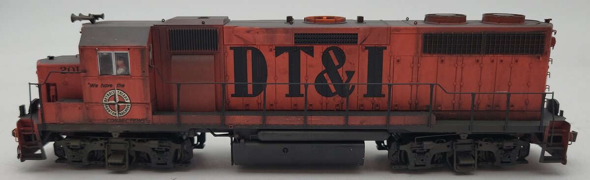 Atlas 9104 HO Scale DT&I Diesel Locomotive # 201 - Weathered