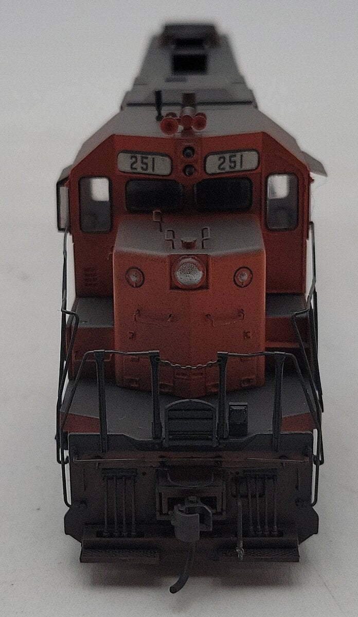 Athearn 88626 HO Weathered DT&I RTR SD38 Diesel Locomotive with DCC & Sound #251/Box