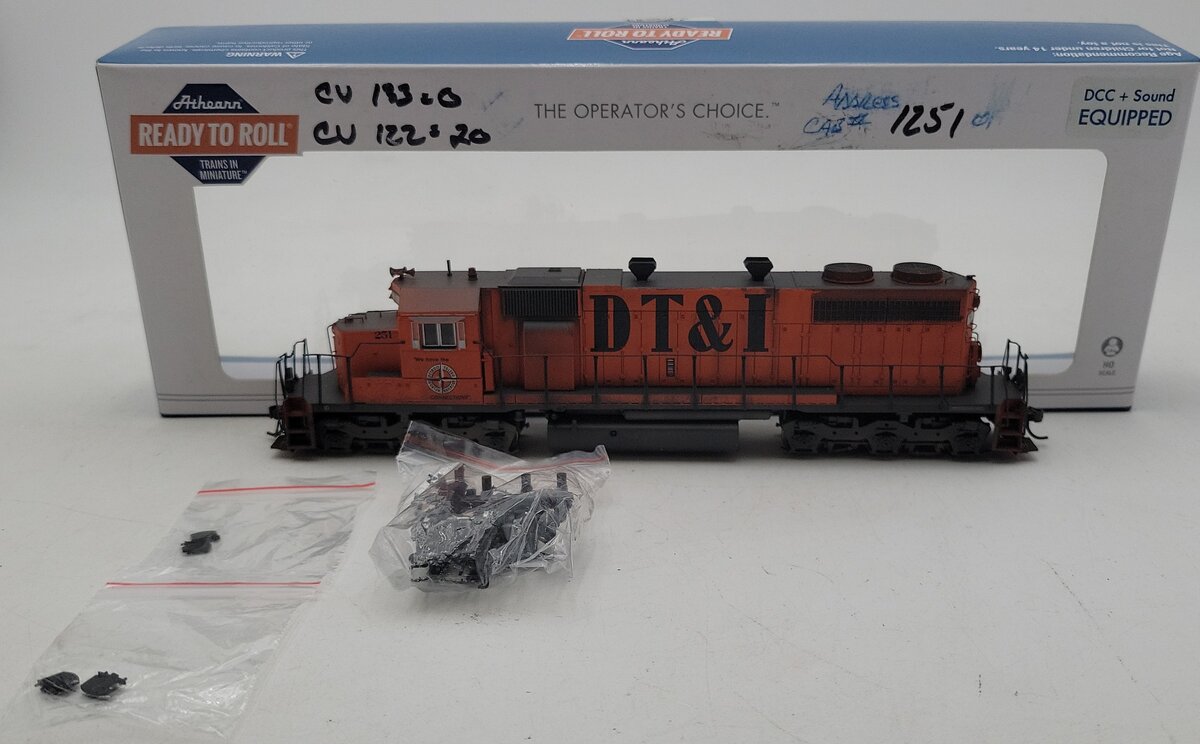 Athearn 88626 HO Weathered DT&I RTR SD38 Diesel Locomotive with DCC & Sound #251/Box