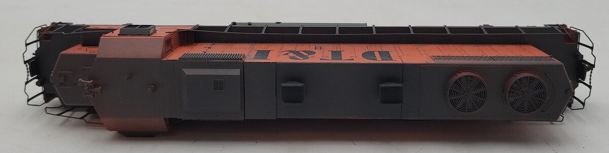 Athearn 88626 HO Weathered DT&I RTR SD38 Diesel Locomotive with DCC & Sound #251/Box