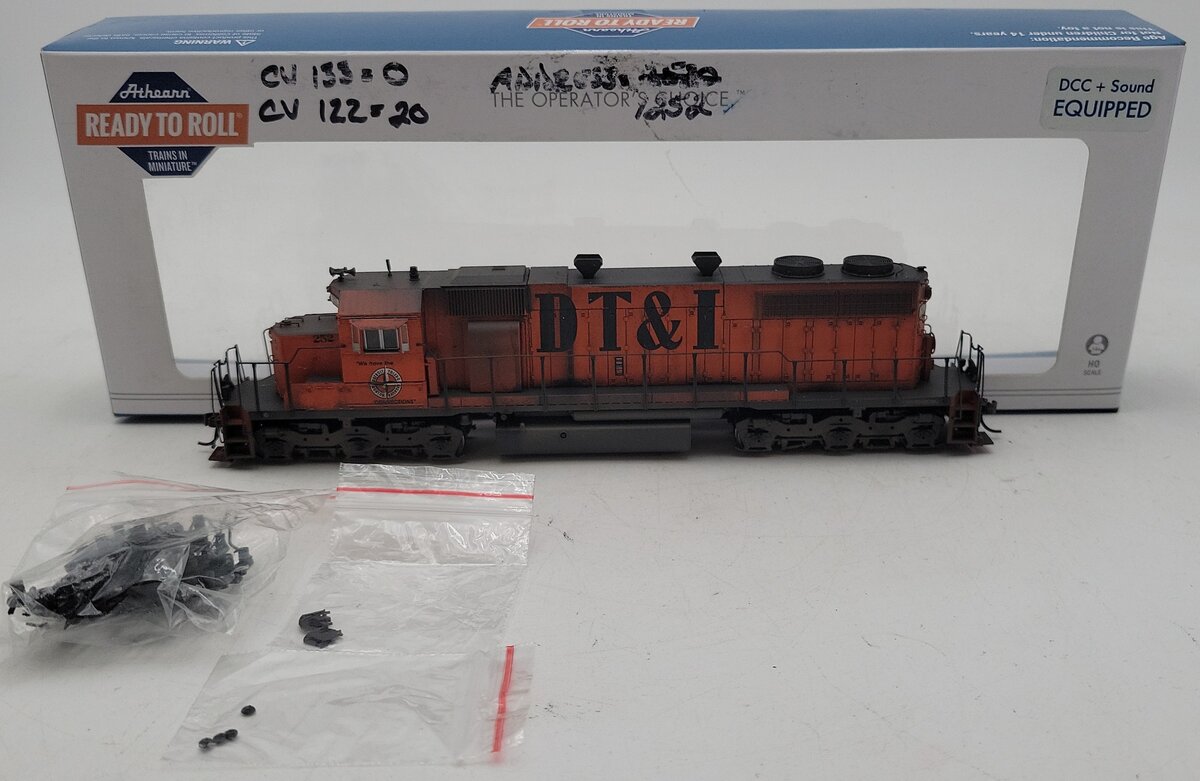 Athearn 88627 HO Weathered DT&I RTR SD38 Diesel Locomotive with DCC & Sound #252/Box