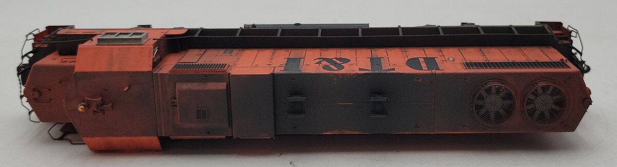 Athearn G65415 HO DT&I GP38-2 Phase 1A Diesel Locomotive w/DCC & Sound #227/Box