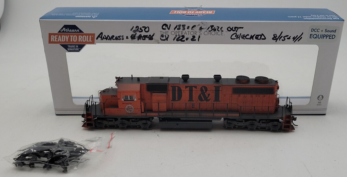 Athearn 88625 HO DT&I RTR SD38 Diesel Locomotive with DCC & Sound #250/Box