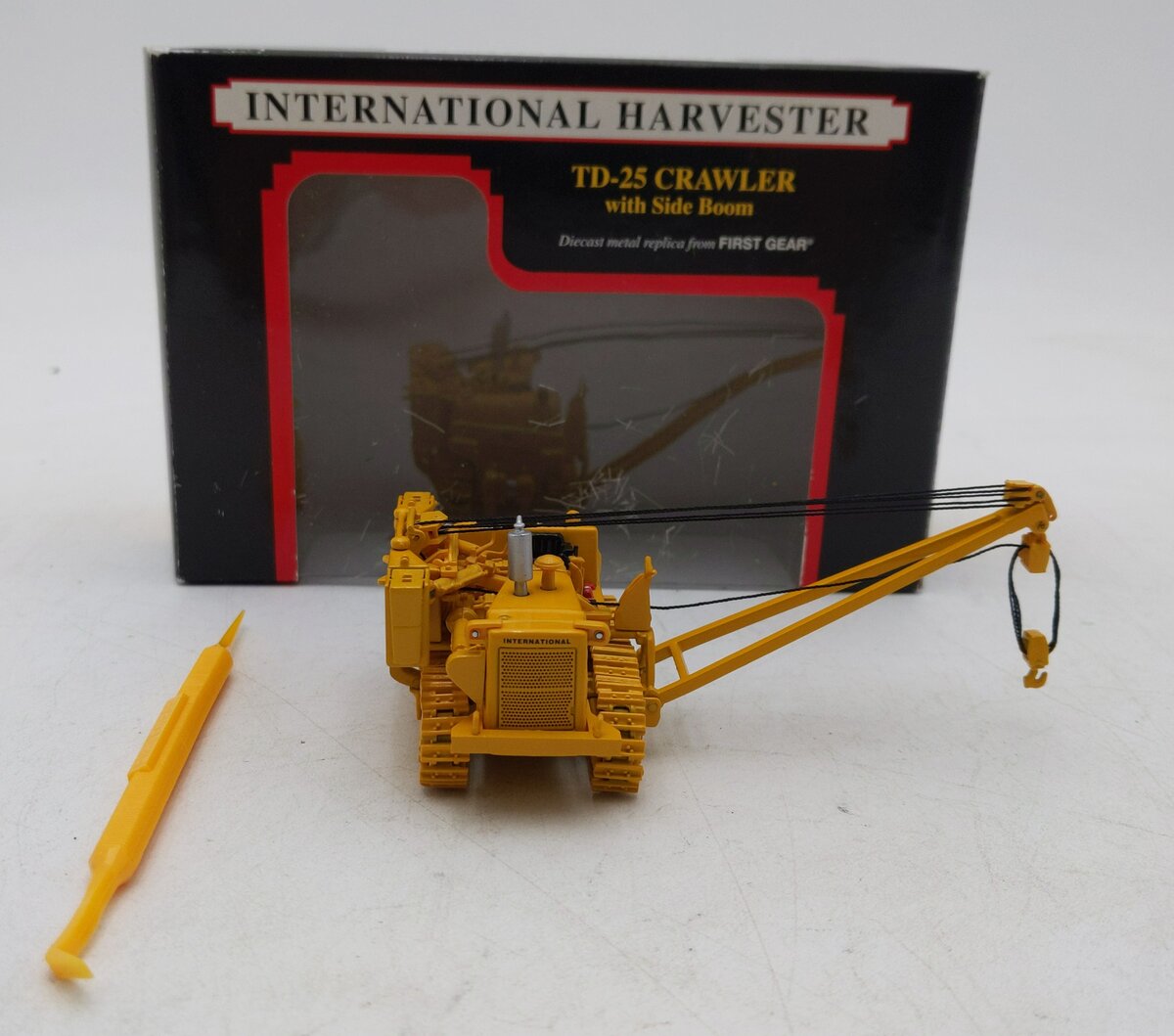 International Harvester TD-25 1:50 Scale Diesel Crawler w/Side Bom LN/Box