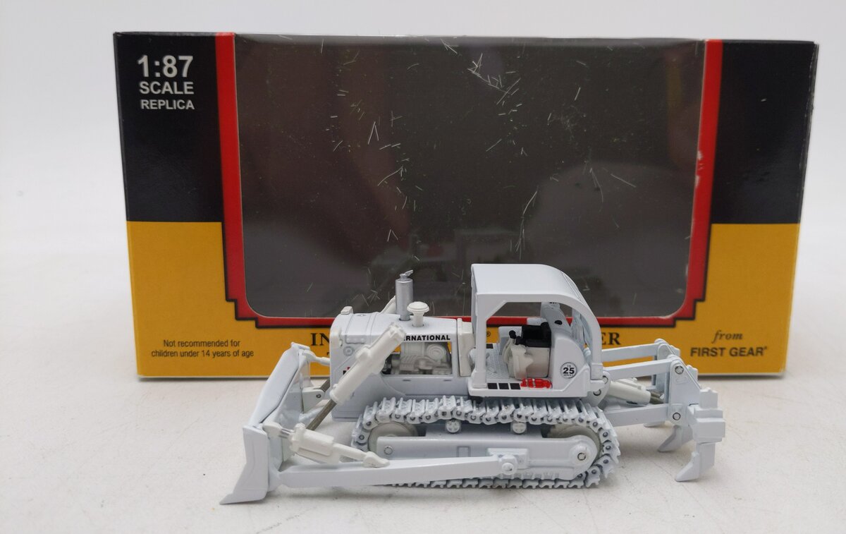 International Harvester TD-25 1:87 Scale Diesel Crawler With Ripper LN/Box