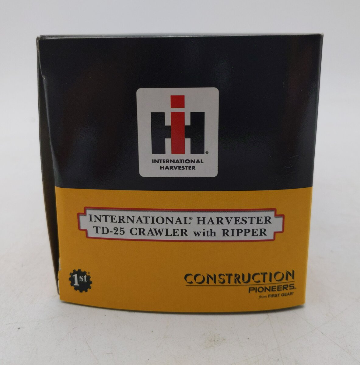 International Harvester TD-25 1:87 Scale Diesel Crawler With Ripper LN/Box