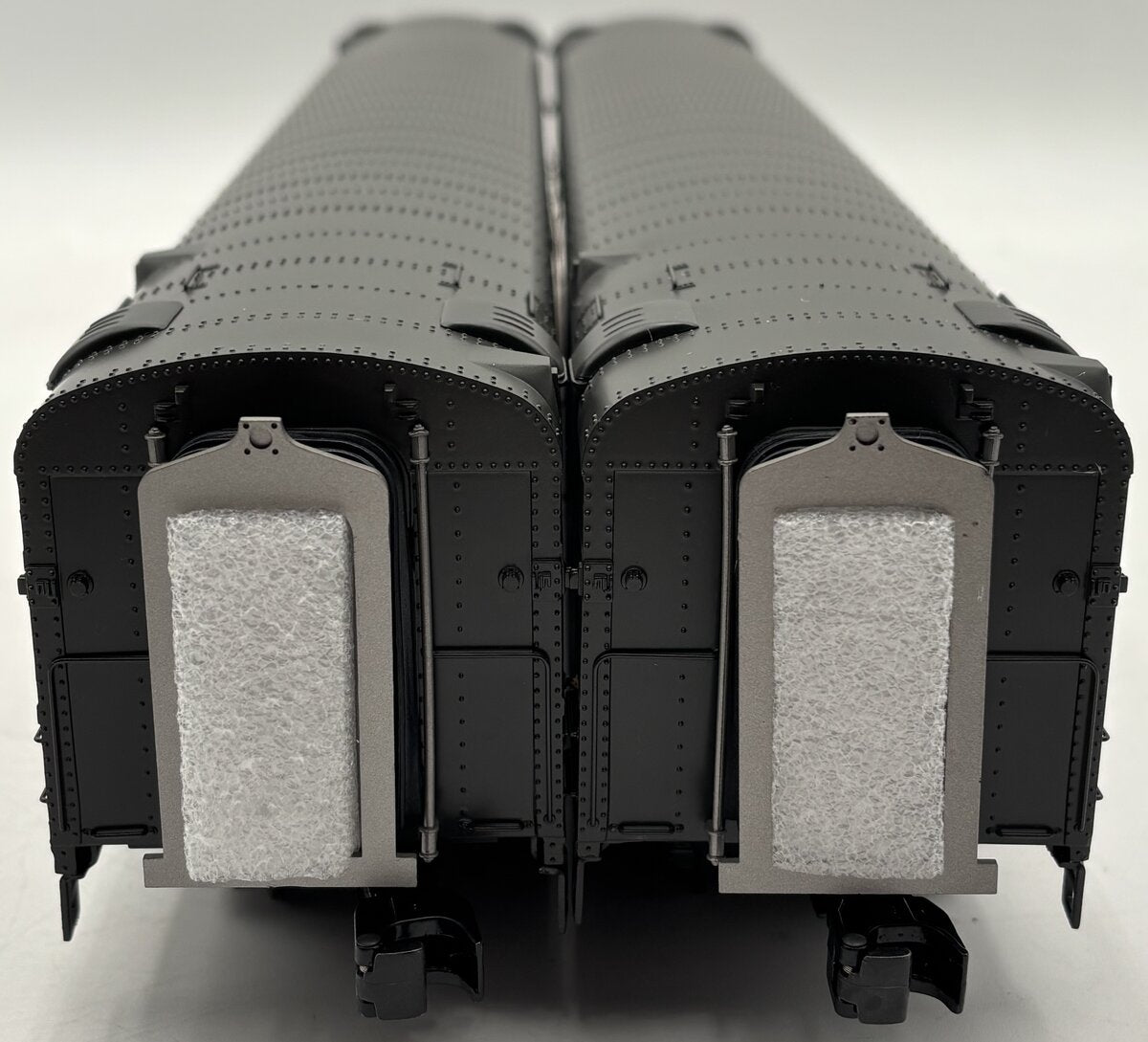 MTH 20-69129 O CNW 70’ Streamlined Baggage/Coach Passenger Car Set (Set of 2) LN/Box