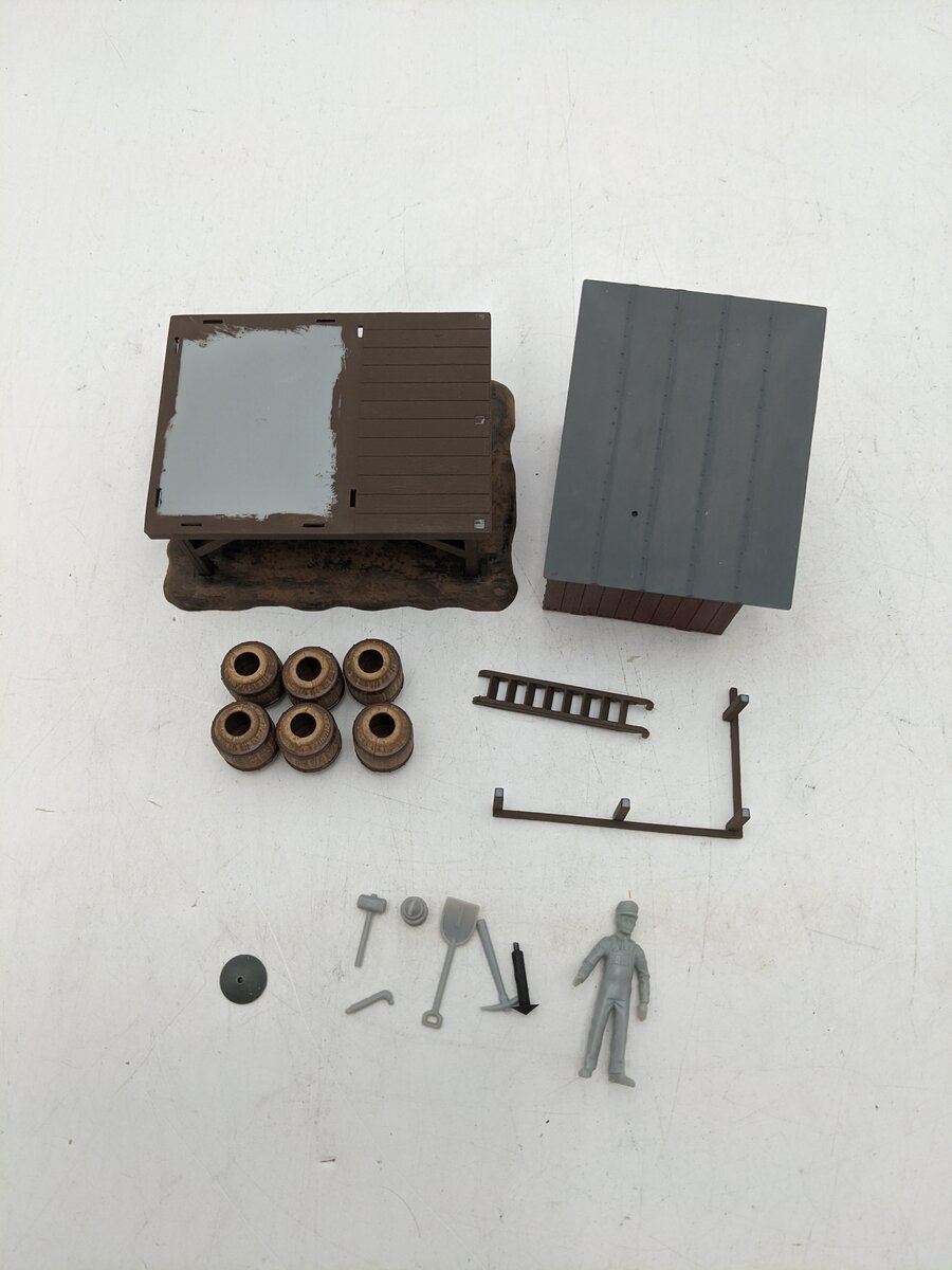 Lionel 6-2718 O & O27 Gauge Barrel Shed Building Kit EX/Box