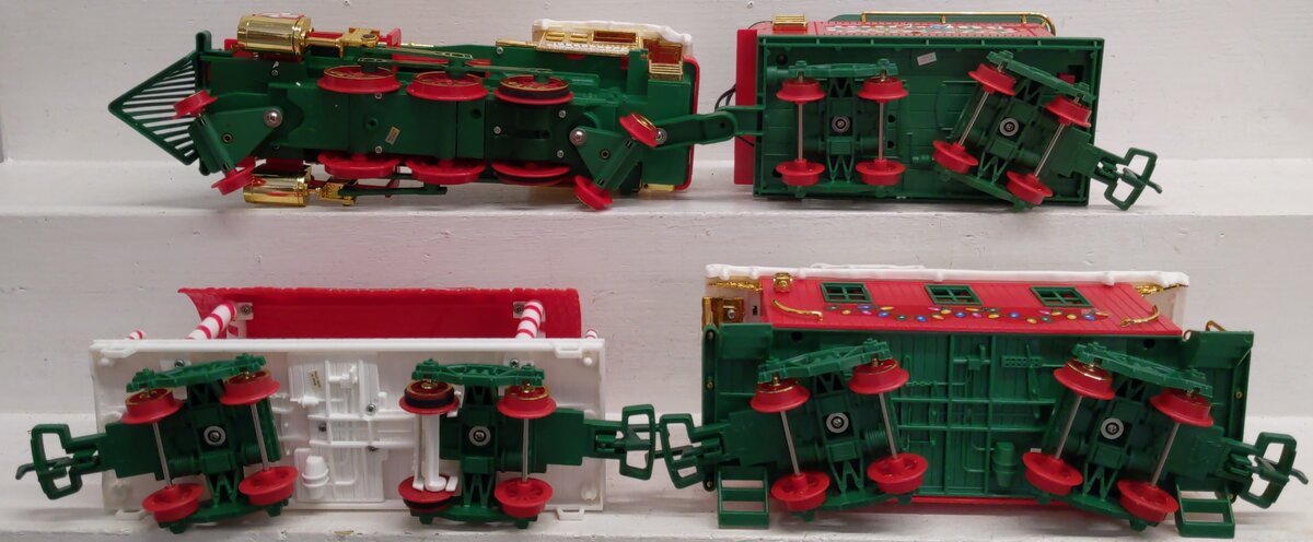 New Bright 183 Musical Christmas Express G Gauge Steam Train Set EX/Box