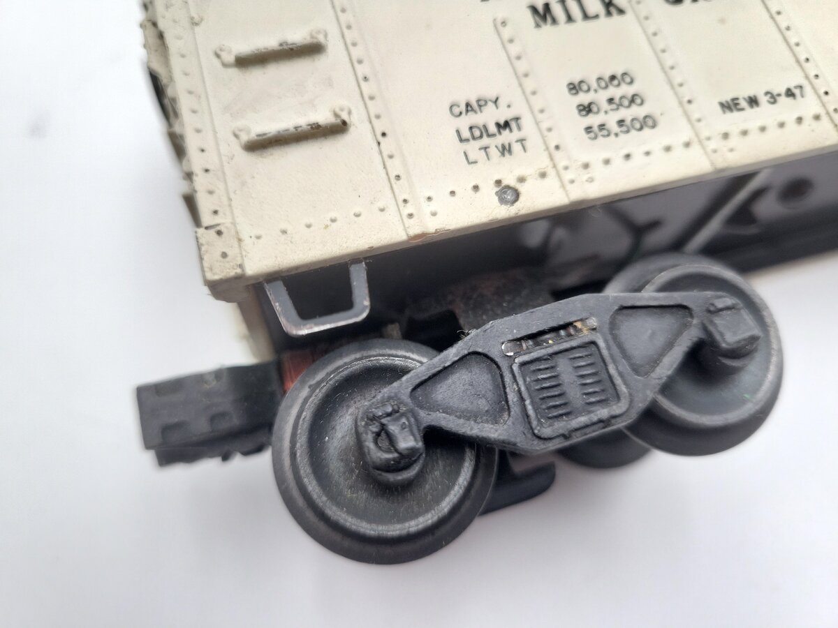 Lionel 3462 Vintage O Operating Milk Car w/ Platform