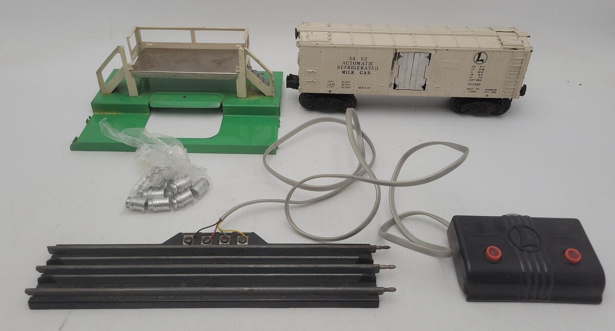 Lionel 3462 Vintage O Operating Milk Car w/ Platform