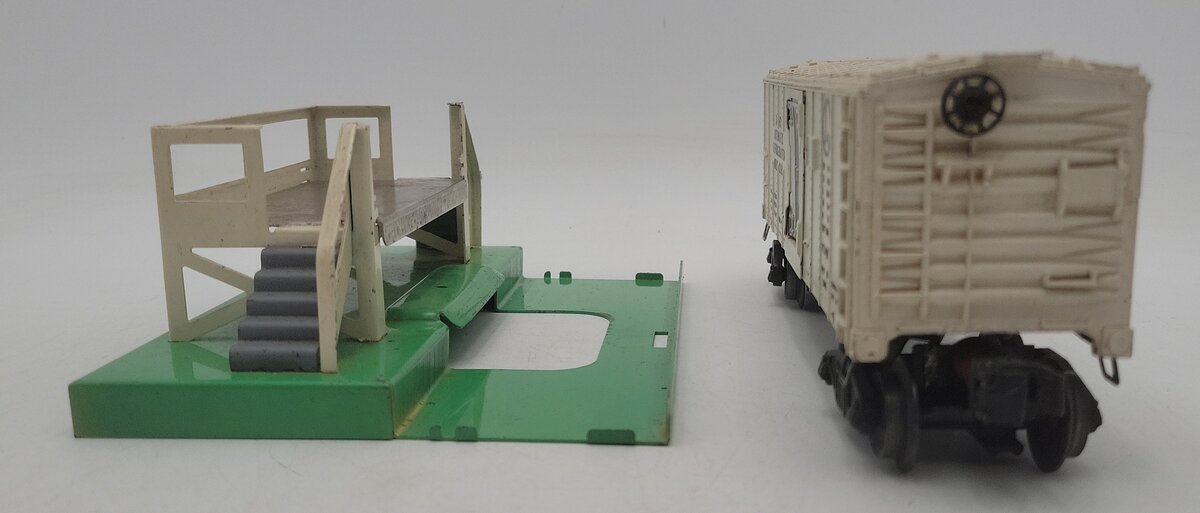 Lionel 3462 Vintage O Operating Milk Car w/ Platform