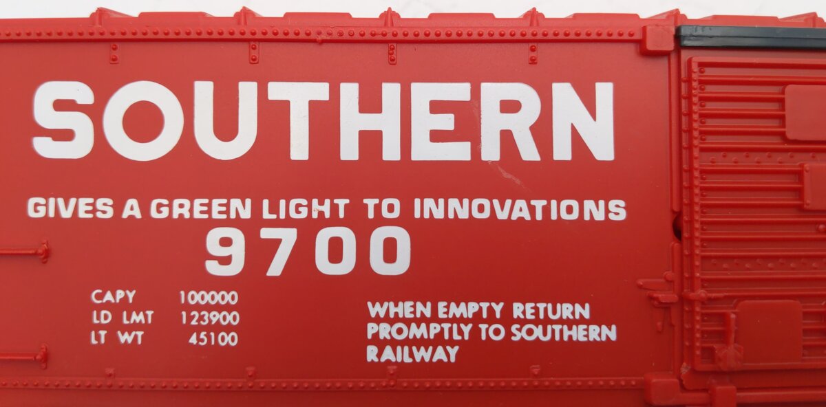 Lionel 6-9700 O Gauge Southern 'Serves The South' Box Car #9700 EX/Box